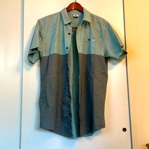 DC short sleeve button down L